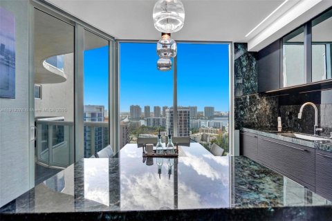 Condo in Sunny Isles Beach, Florida, 3 bedrooms № 1974295 - photo 20