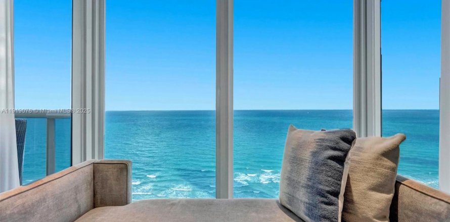 Condo in Sunny Isles Beach, Florida, 3 bedrooms № 1974295