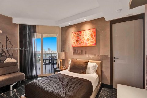 Condo in Sunny Isles Beach, Florida, 3 bedrooms № 1974295 - photo 15