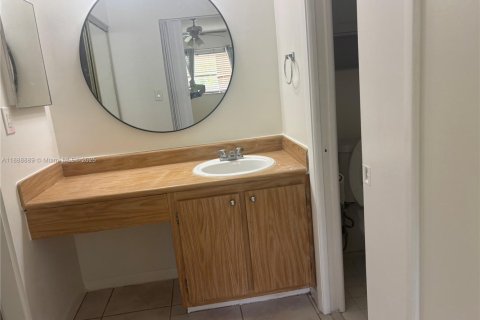 Condominio en alquiler en Miami, Florida, 2 dormitorios, 80.82 m2 № 1941052 - foto 7