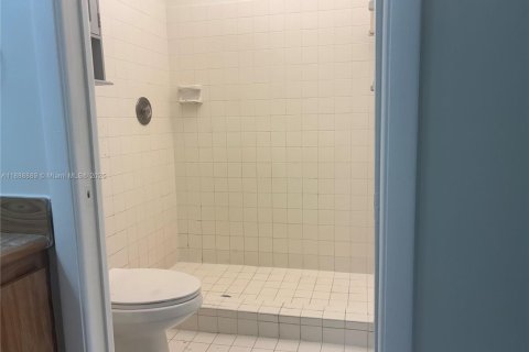 Condominio en alquiler en Miami, Florida, 2 dormitorios, 80.82 m2 № 1941052 - foto 8