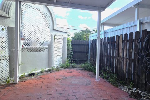 Adosado en alquiler en Sweetwater, Florida, 3 dormitorios, 139.35 m2 № 1951442 - foto 8