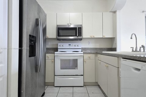 Adosado en alquiler en Sweetwater, Florida, 3 dormitorios, 139.35 m2 № 1951442 - foto 4