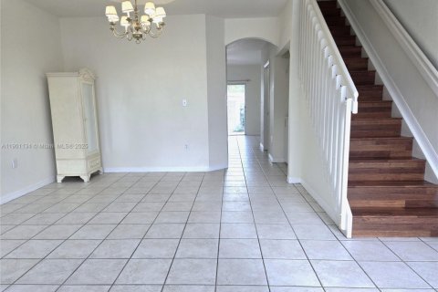 Adosado en alquiler en Sweetwater, Florida, 3 dormitorios, 139.35 m2 № 1951442 - foto 2