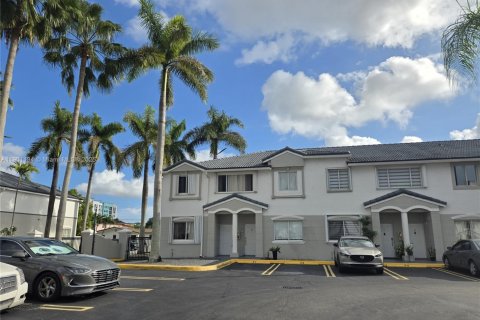 Adosado en alquiler en Sweetwater, Florida, 3 dormitorios, 139.35 m2 № 1951442 - foto 1