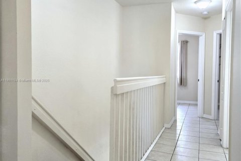 Adosado en alquiler en Sweetwater, Florida, 3 dormitorios, 139.35 m2 № 1951442 - foto 9