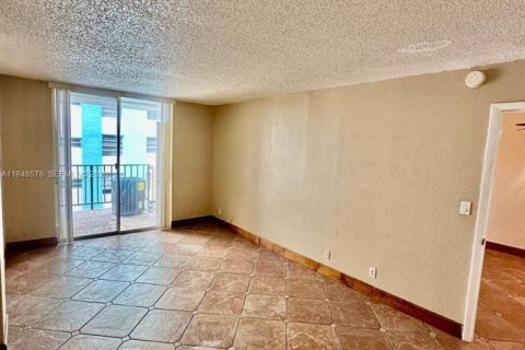 Снять в аренду кондоминиум в Норт-Майами-Бич, Флорида 1 спальня, 73.58м2, № 2003460 - фото 10