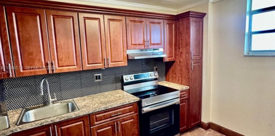 Кондоминиум с 1 спальней в Норт-Майами-Бич, Флорида № 2003460