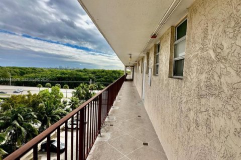 Снять в аренду кондоминиум в Норт-Майами-Бич, Флорида 1 спальня, 73.58м2, № 2003460 - фото 20