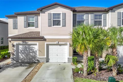 Townhouse in Land O' Lakes, Florida 3 bedrooms, 151.8 sq.m. № 2351764
