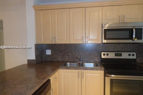 Condo in Miramar, Florida, 2 bedrooms  № 1836463 - photo 4