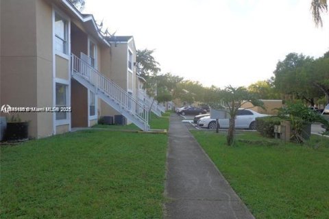 Condo in Miramar, Florida, 2 bedrooms  № 1836463 - photo 12