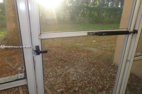 Condo in Miramar, Florida, 2 bedrooms  № 1836463 - photo 11
