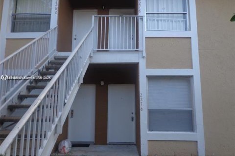 Condo in Miramar, Florida, 2 bedrooms  № 1836463 - photo 13