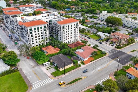 House in Coral Gables, Florida 2 bedrooms, 114.08 sq.m. № 1987080 - photo 1