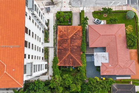 House in Coral Gables, Florida 2 bedrooms, 114.08 sq.m. № 1987080 - photo 4