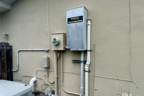 Купить виллу или дом в Майами, Флорида 4 спальни, 199.55м2, № 1980213 - фото 7