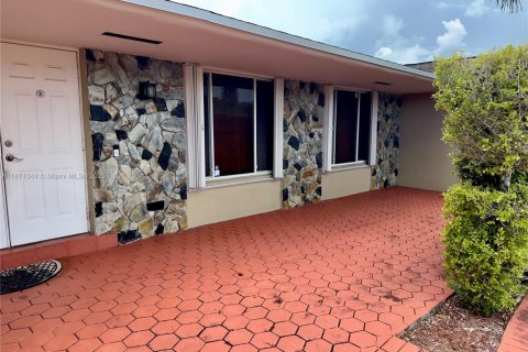 Дом в Майами, Флорида 4 спальни, 199.55м2 № 1980213