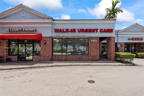Commercial property in Davie, Florida № 1766675 - photo 1