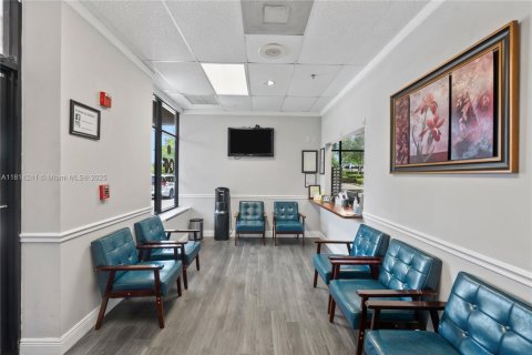 Commercial property in Davie, Florida № 1766675 - photo 5