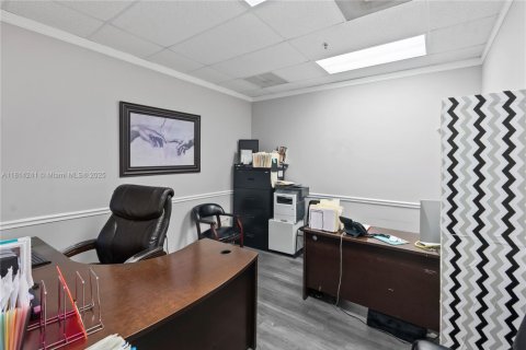 Commercial property in Davie, Florida № 1766675 - photo 14