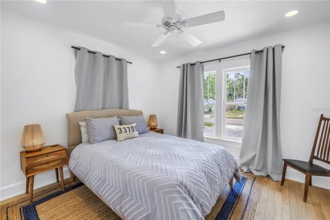 House in Saint Petersburg, Florida 3 bedrooms, 122.26 sq.m. № 1789967 - photo 5