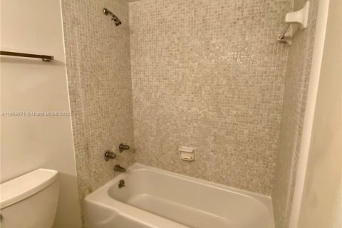 Condominio en venta en Hallandale Beach, Florida, 50.63 m2 № 1886533 - foto 25