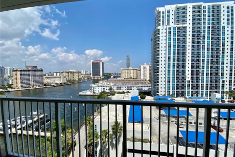 Condominio en venta en Hallandale Beach, Florida, 50.63 m2 № 1886533 - foto 4