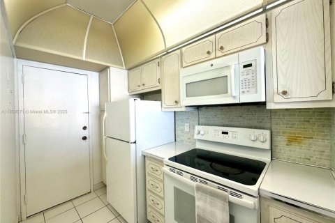 Condominio en venta en Hallandale Beach, Florida, 50.63 m2 № 1886533 - foto 11
