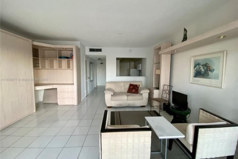 Condominio en venta en Hallandale Beach, Florida, 50.63 m2 № 1886533 - foto 19