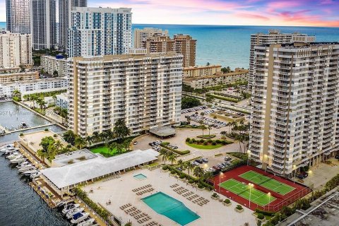 Condominio en venta en Hallandale Beach, Florida, 50.63 m2 № 1886533 - foto 8