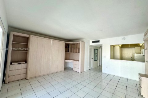 Condominio en venta en Hallandale Beach, Florida, 50.63 m2 № 1886533 - foto 18