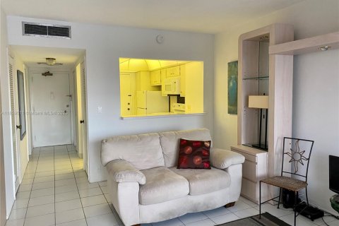 Condominio en venta en Hallandale Beach, Florida, 50.63 m2 № 1886533 - foto 20