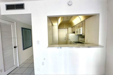 Condominio en venta en Hallandale Beach, Florida, 50.63 m2 № 1886533 - foto 14