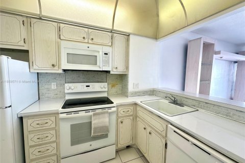 Condominio en venta en Hallandale Beach, Florida, 50.63 m2 № 1886533 - foto 12