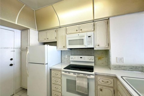 Condominio en venta en Hallandale Beach, Florida, 50.63 m2 № 1886533 - foto 10