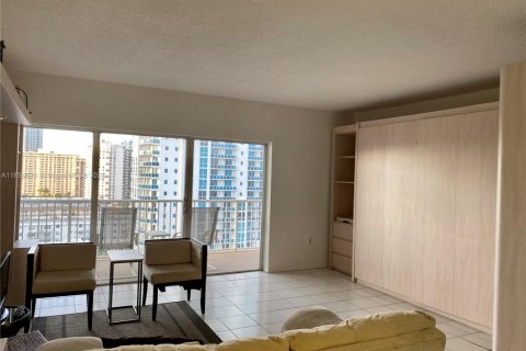 Condominio en venta en Hallandale Beach, Florida, 50.63 m2 № 1886533 - foto 21