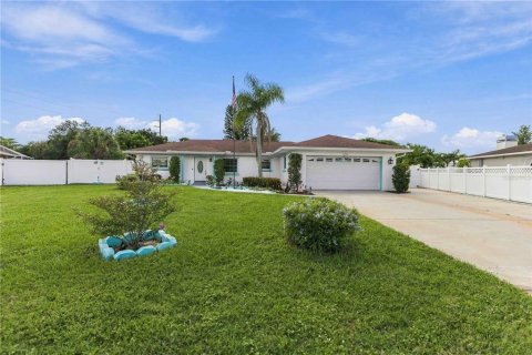 House in Bradenton, Florida 3 bedrooms, 131.92 sq.m. № 2366571