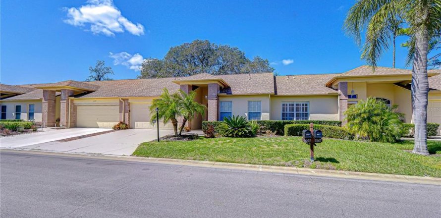 House in New Port Richey, Florida 2 bedrooms, 128.21 sq.m. № 2137828
