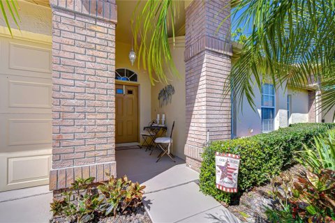 House in New Port Richey, Florida 2 bedrooms, 128.21 sq.m. № 2137828 - photo 4