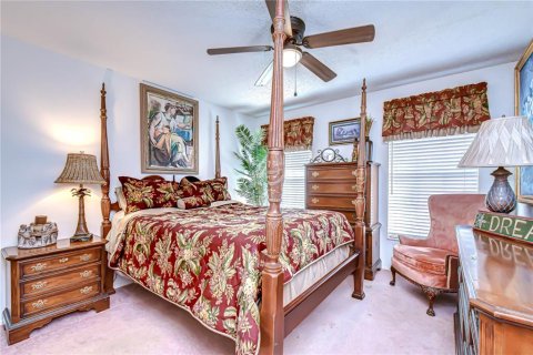 House in New Port Richey, Florida 2 bedrooms, 128.21 sq.m. № 2137828 - photo 8