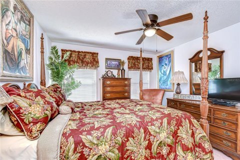 House in New Port Richey, Florida 2 bedrooms, 128.21 sq.m. № 2137828 - photo 9