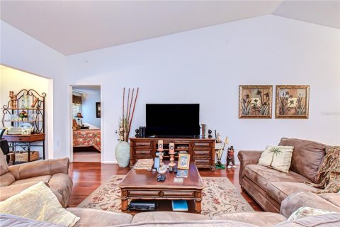 House in New Port Richey, Florida 2 bedrooms, 128.21 sq.m. № 2137828 - photo 23