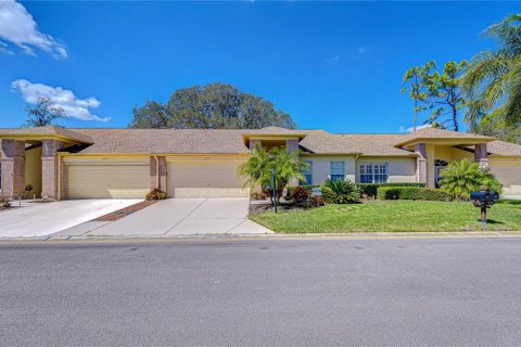 House in New Port Richey, Florida 2 bedrooms, 128.21 sq.m. № 2137828 - photo 2