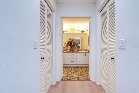 House in New Port Richey, Florida 2 bedrooms, 128.21 sq.m. № 2137828 - photo 30