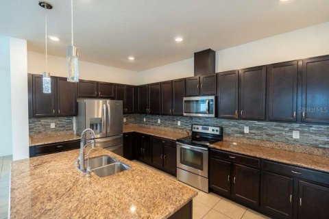 House in Tampa, Florida 4 bedrooms, 216.65 sq.m. № 2098074 - photo 7