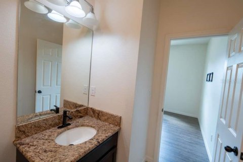 House in Tampa, Florida 4 bedrooms, 216.65 sq.m. № 2098074 - photo 28