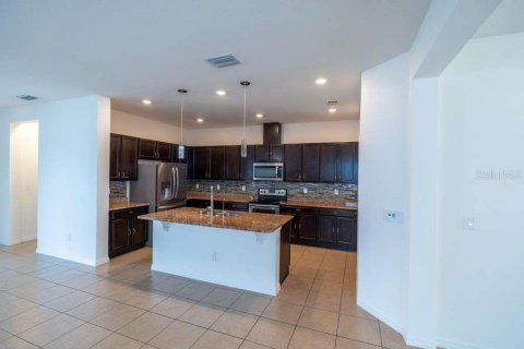 House in Tampa, Florida 4 bedrooms, 216.65 sq.m. № 2098074 - photo 8