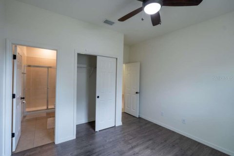 House in Tampa, Florida 4 bedrooms, 216.65 sq.m. № 2098074 - photo 17