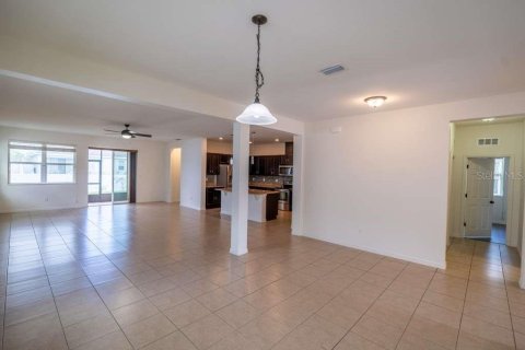 House in Tampa, Florida 4 bedrooms, 216.65 sq.m. № 2098074 - photo 2